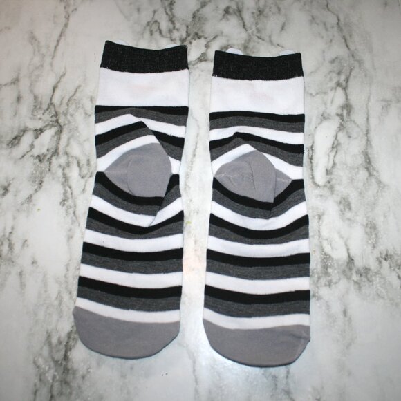 CAT LADY Socks Ankle Short Anklets Animal Print Striped White Cat Grey Stripes - Picture 3 of 10